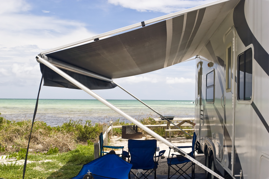 camping au bord de la mer sud de la france